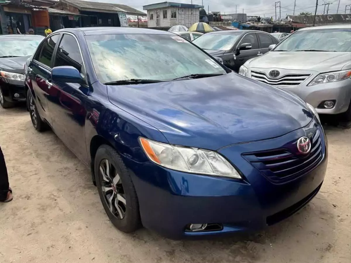 Toyota Camry   - 2009