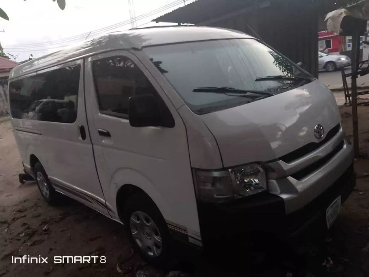 Toyota Hiace   - 2012