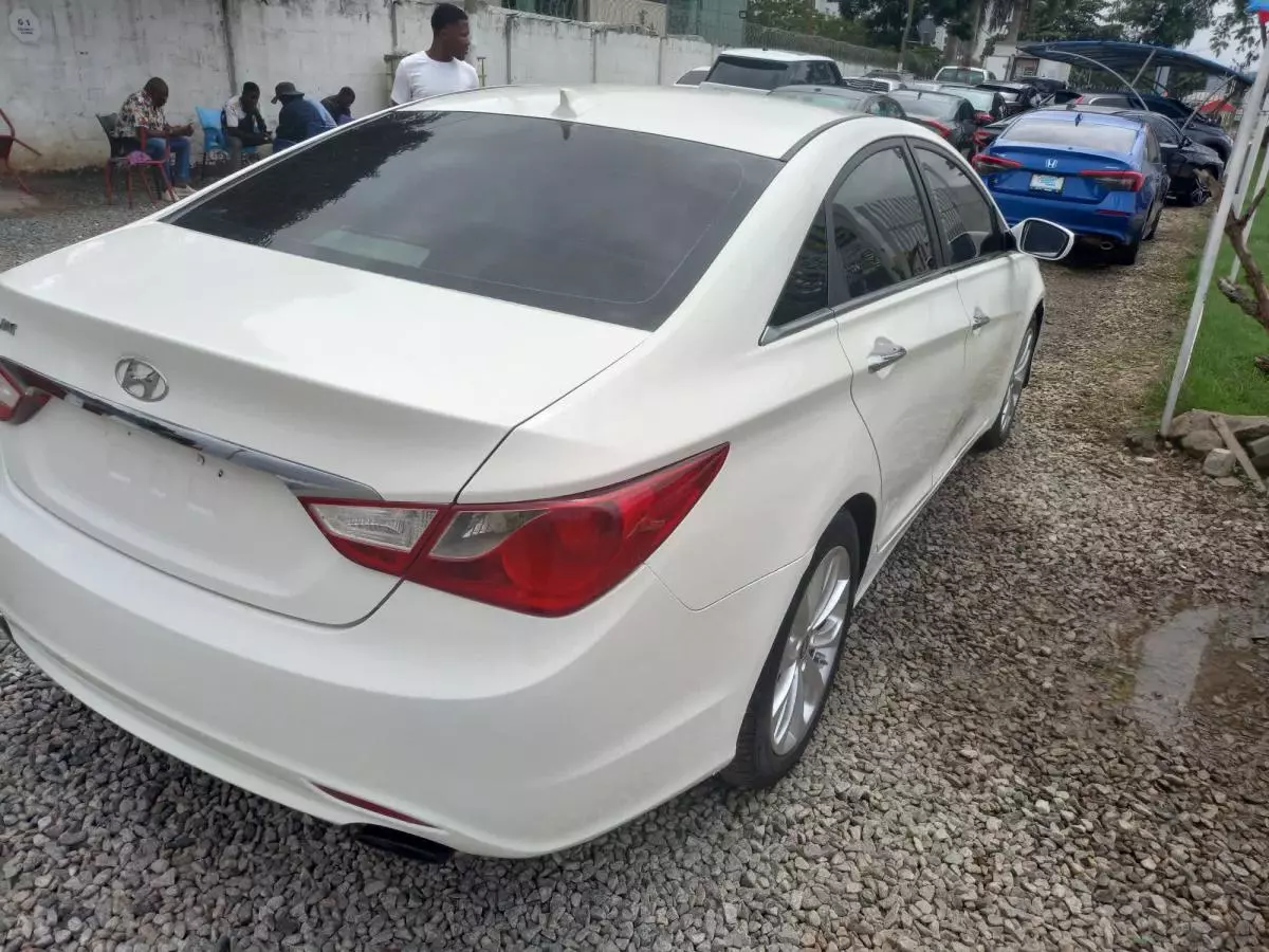 Hyundai Sonata   - 2013