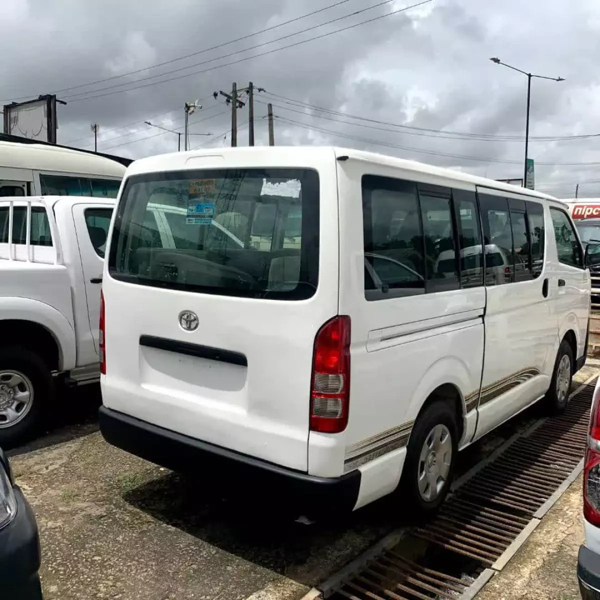 Toyota Hiace   - 2009