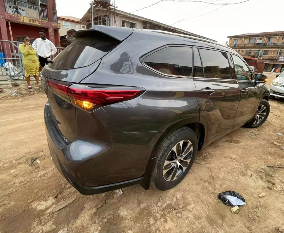 Toyota Highlander   - 2020