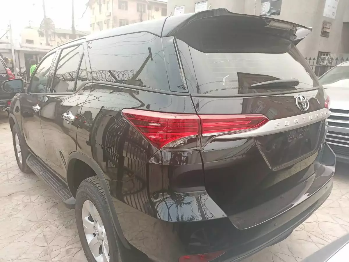 Toyota Fortuner - 2022