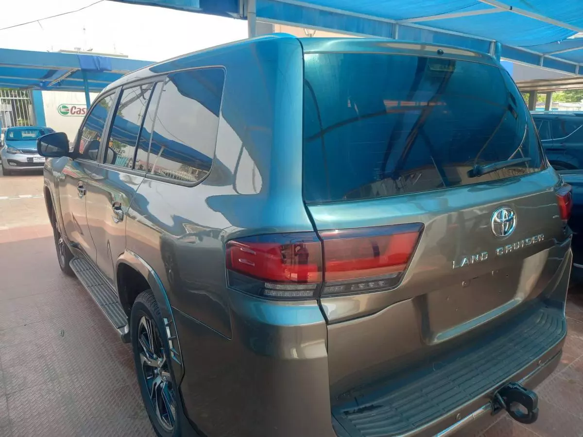 Toyota Landcruiser  V8 - 2016