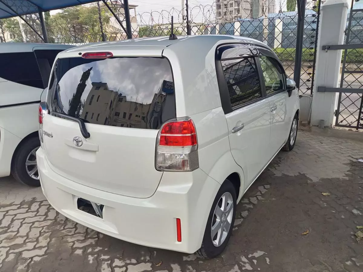 Toyota Spade  - 2016