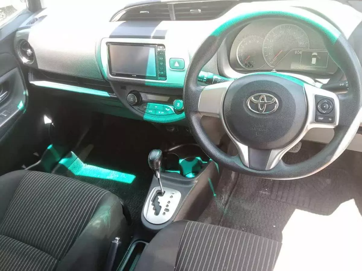 Toyota Vitz Jewela - 2015
