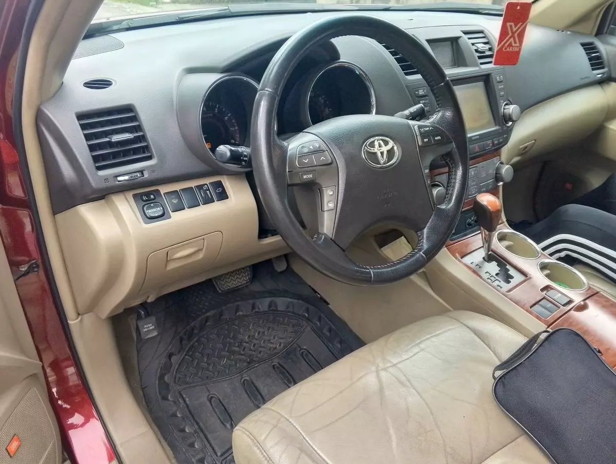 Toyota Highlander   - 2010