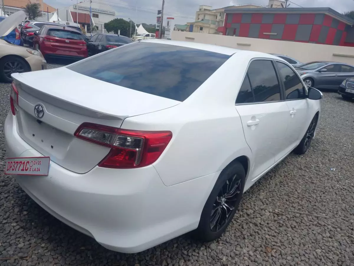 Toyota Camry   - 2014