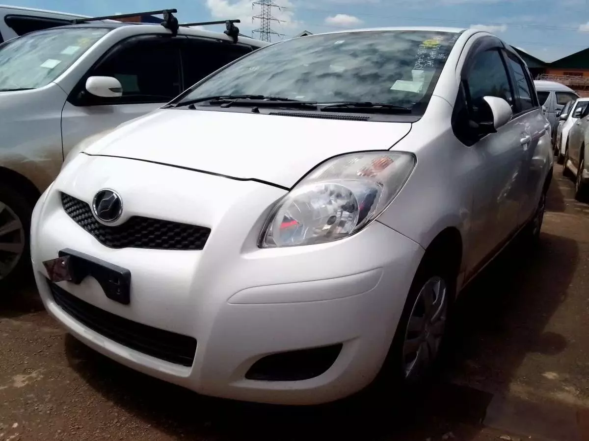 Toyota Vitz   - 2010