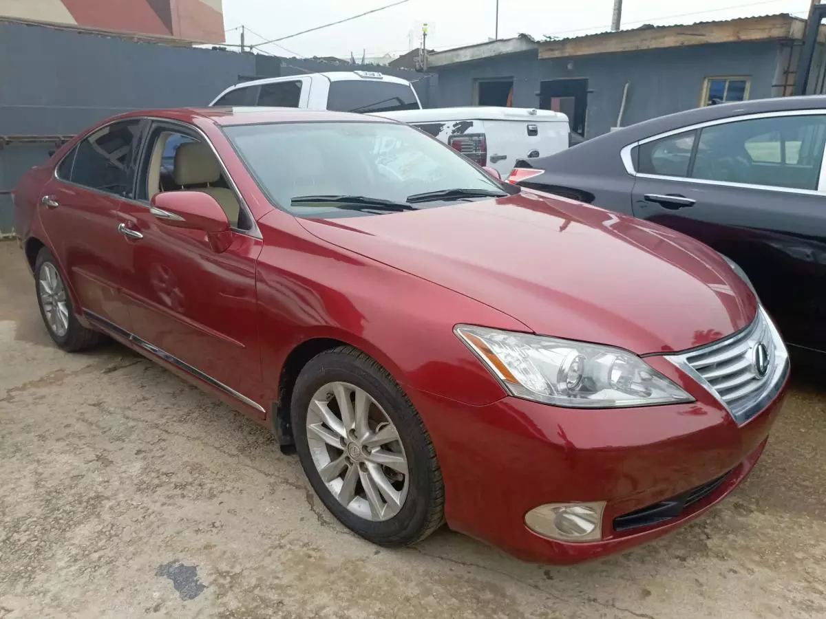 Lexus ES 350   - 2011