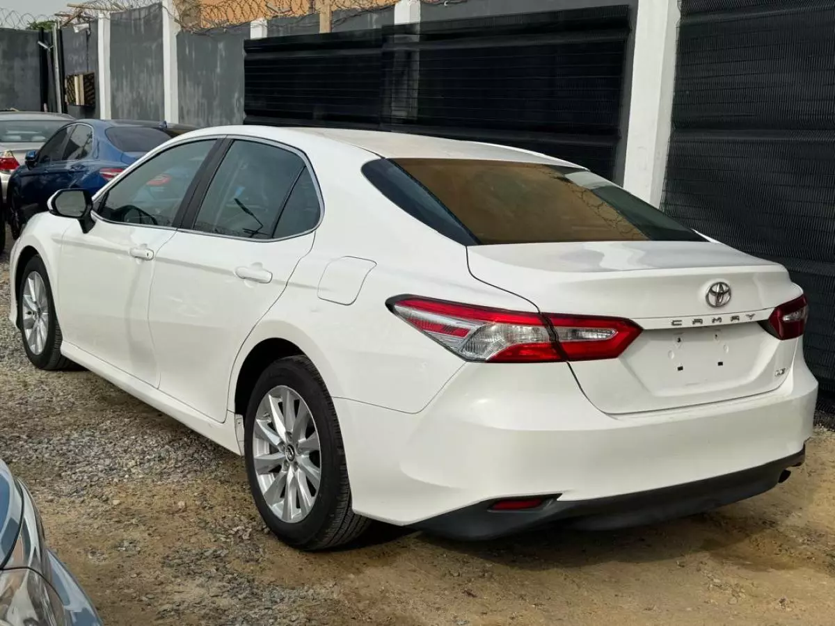 Toyota Camry   - 2018