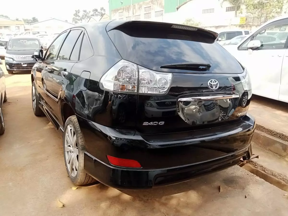 Toyota Harrier   - 2011