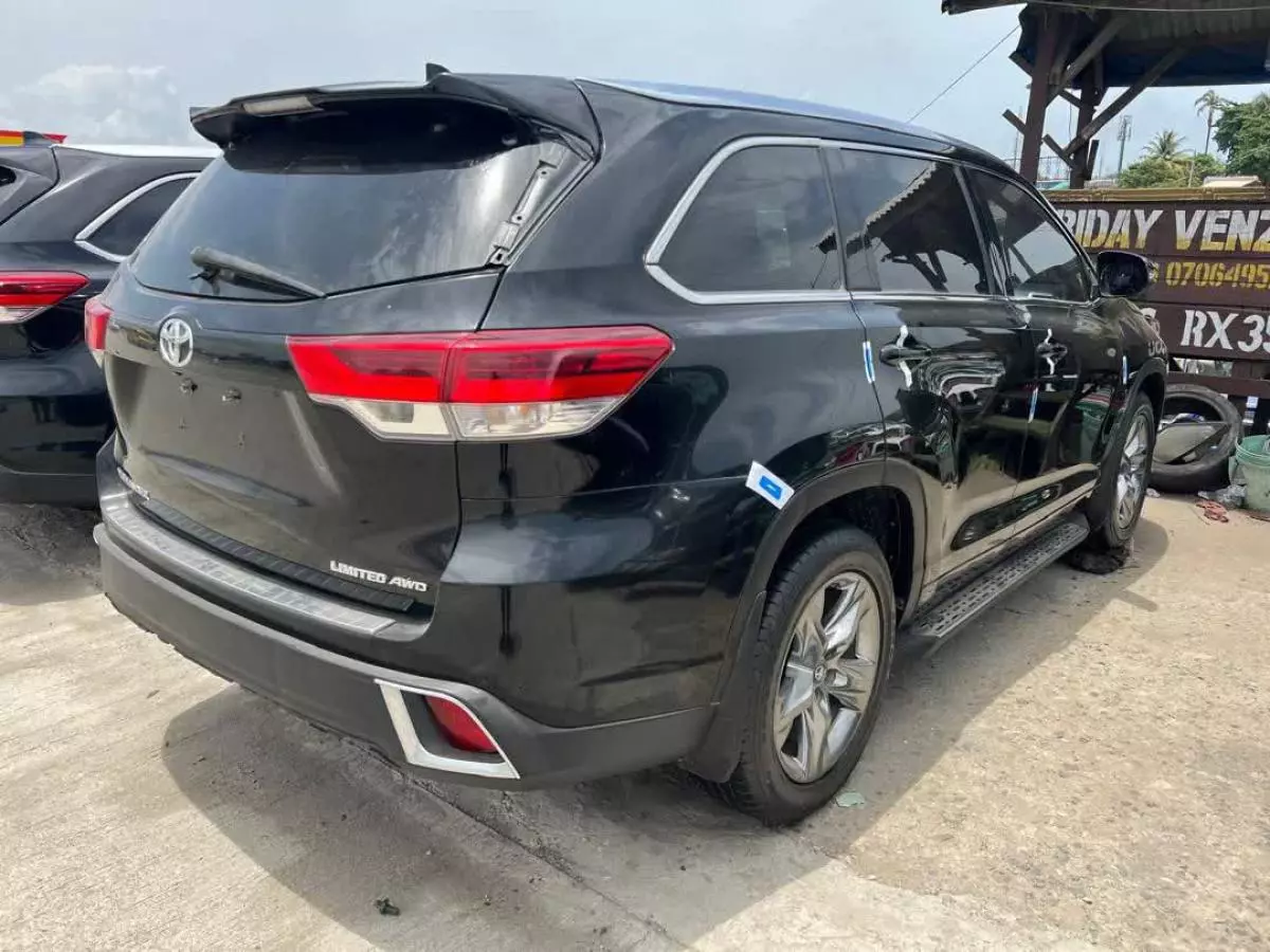 Toyota Highlander   - 2017