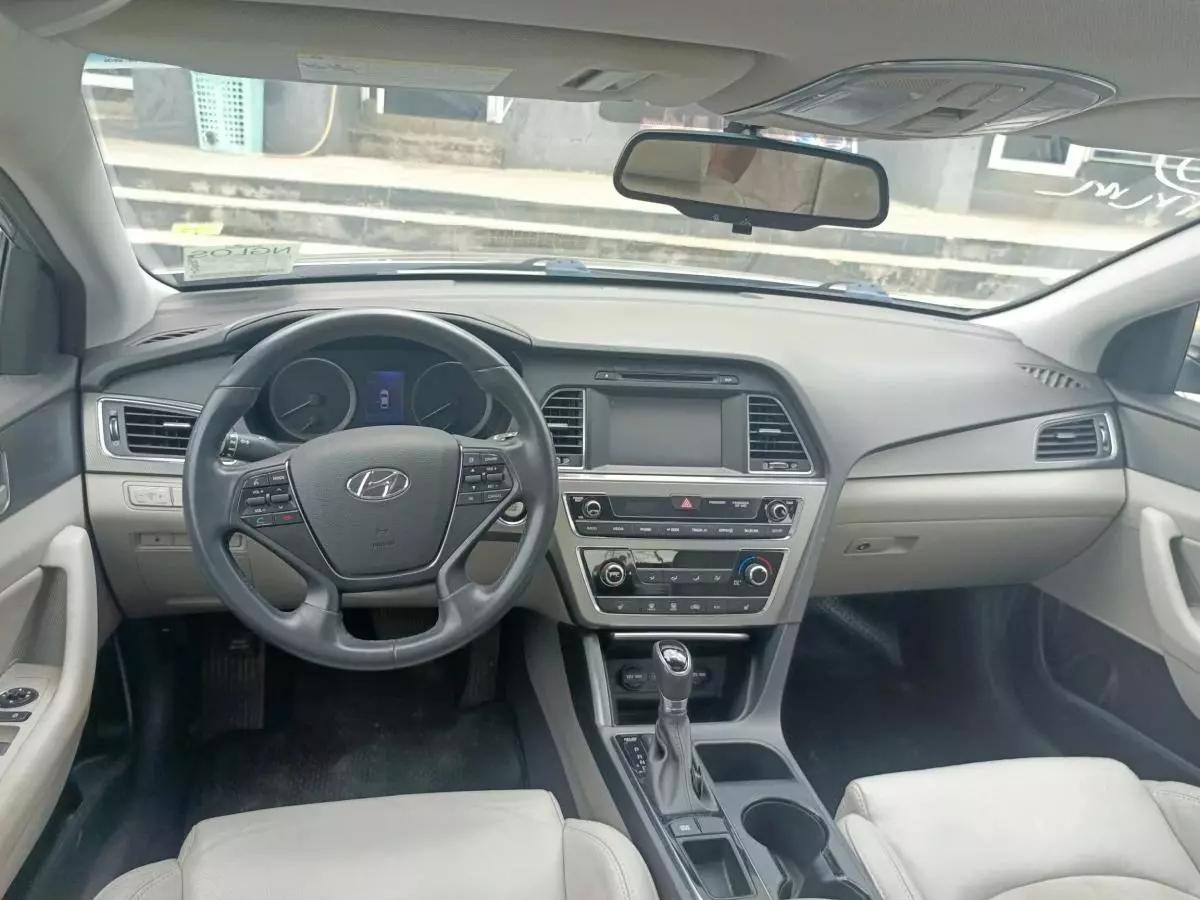 Hyundai Sonata   - 2016