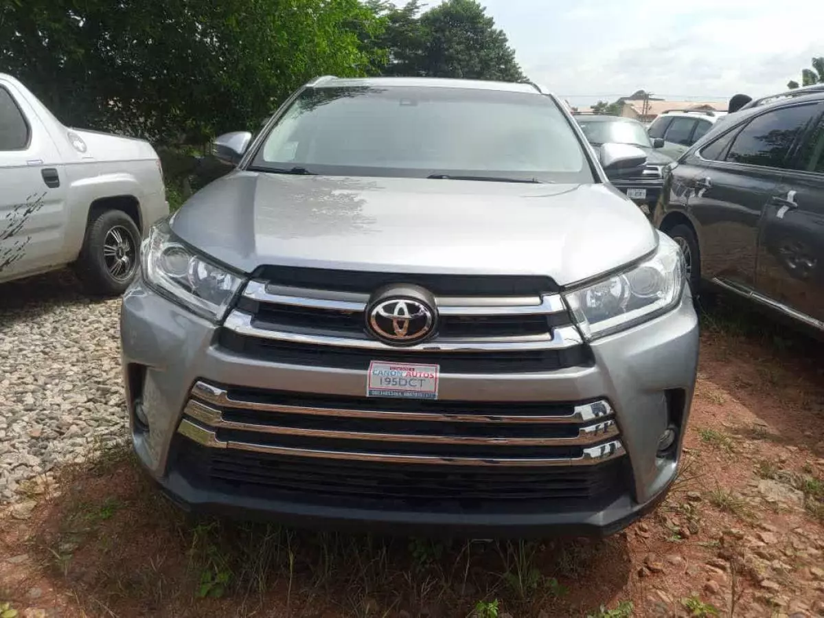 Toyota Highlander   - 2016