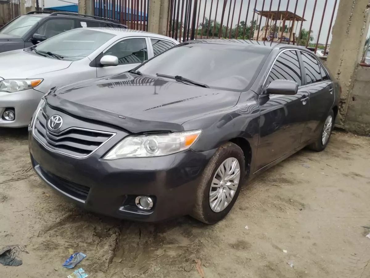 Toyota Camry   - 2011