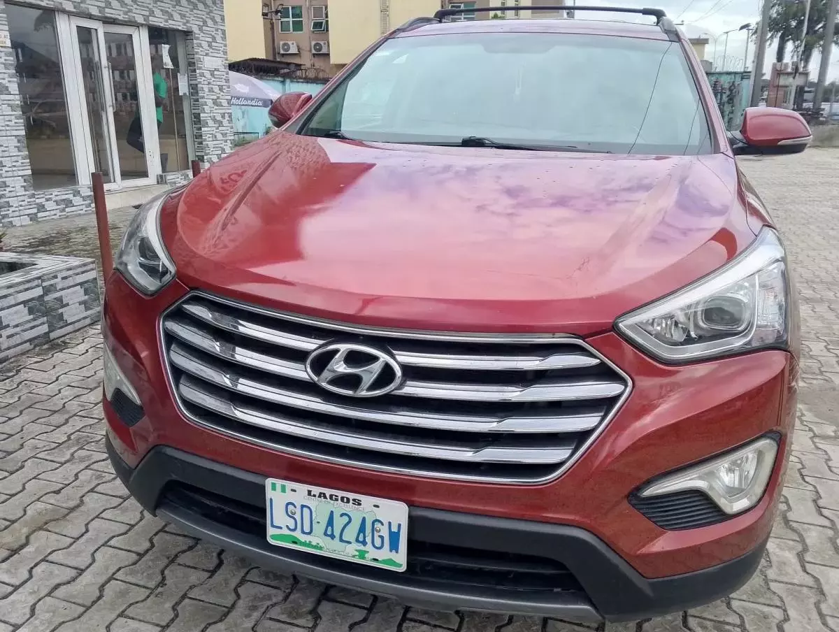 Hyundai Santa Fe   - 2014