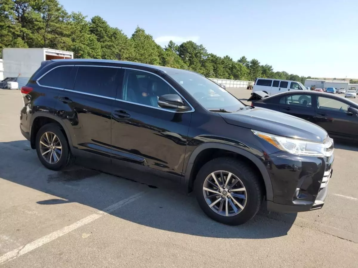 Toyota Highlander   - 2019