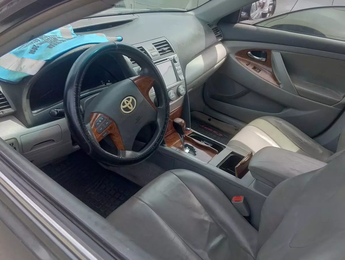 Toyota Camry   - 2011