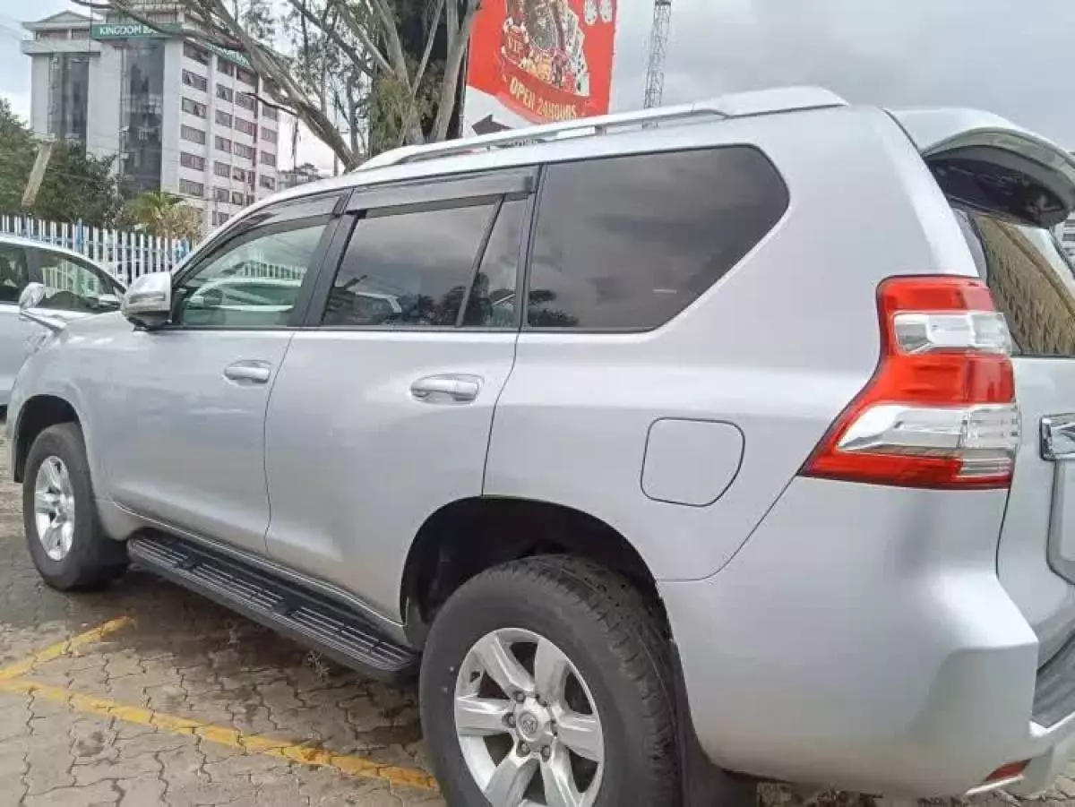 Toyota Landcruiser Prado   - 2016