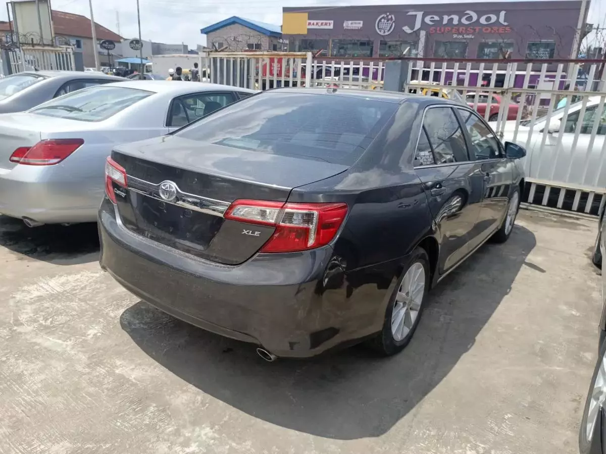 Toyota Camry   - 2014