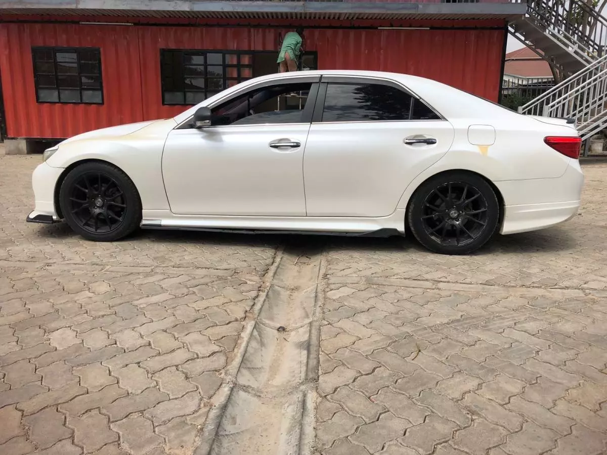 Toyota Mark X   - 2012