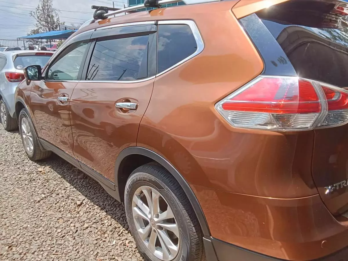 Nissan X-TRAIL   - 2016