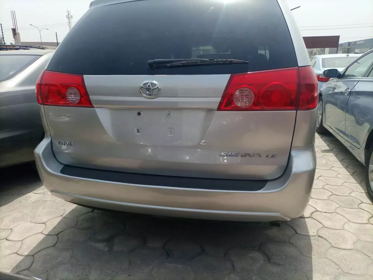 Toyota Sienna - 2006