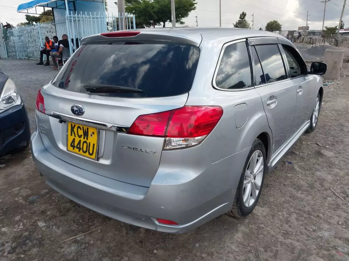 Subaru Legacy    - 2012