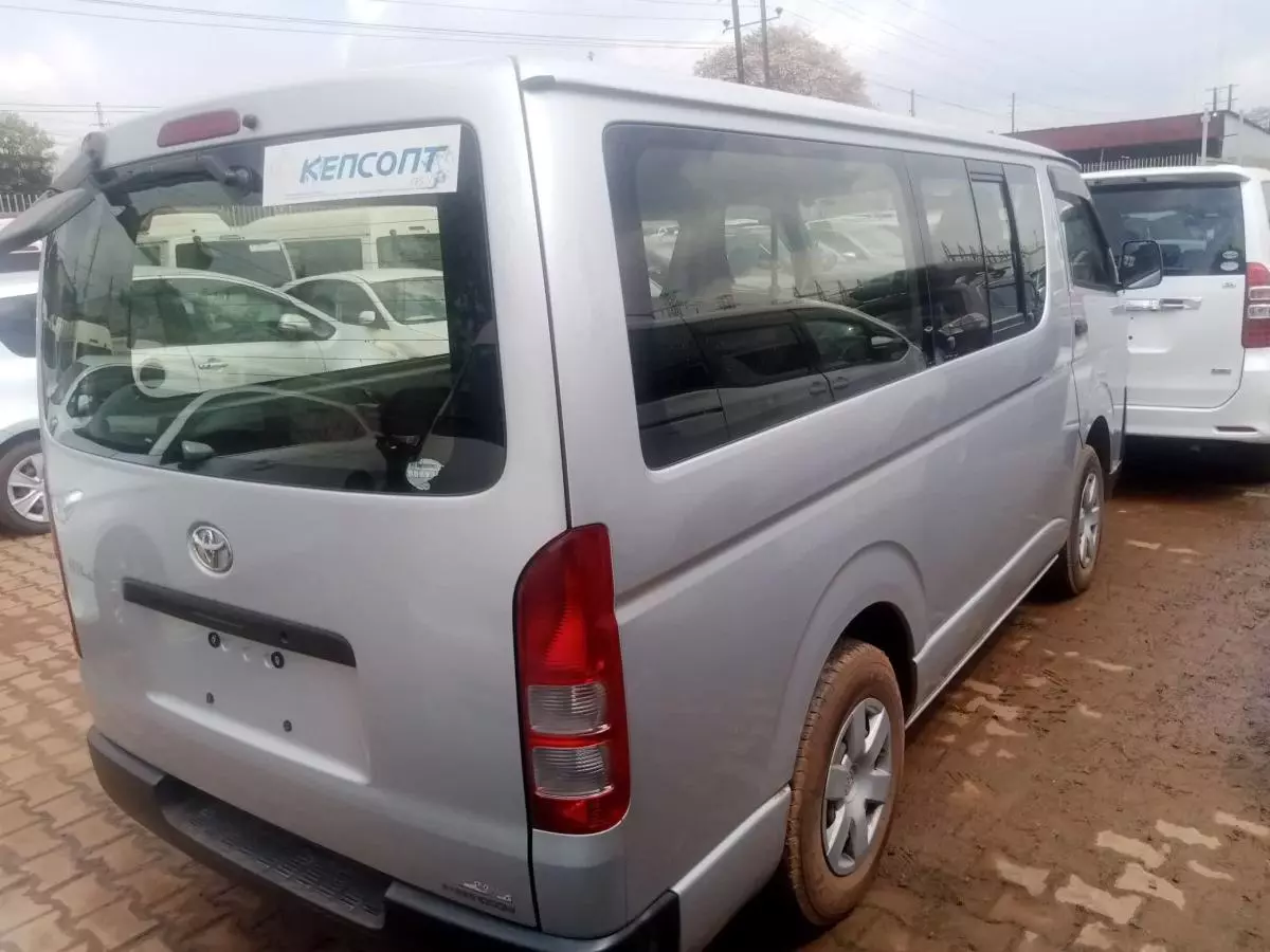 Toyota Hiace   - 2013