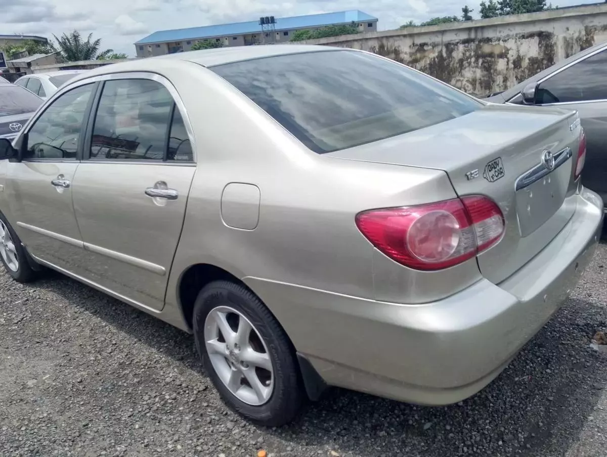 Toyota Corolla   - 2002