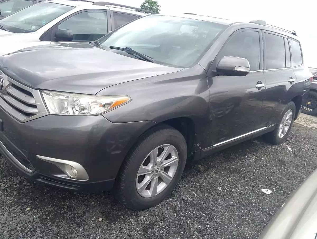 Toyota Highlander   - 2011