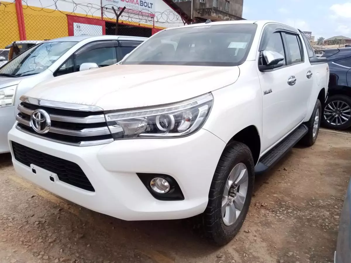 Toyota Hilux   - 2019