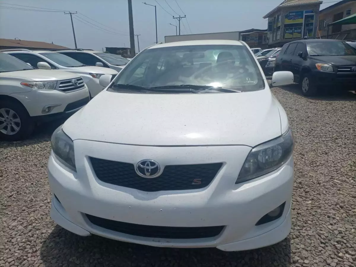 Toyota Camry - 2010