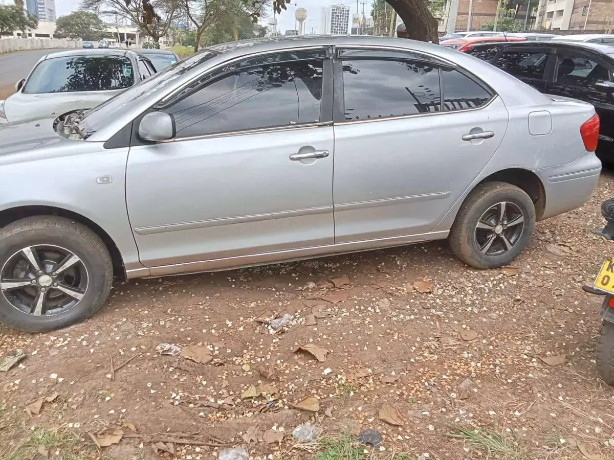 Toyota Premio    - 2010