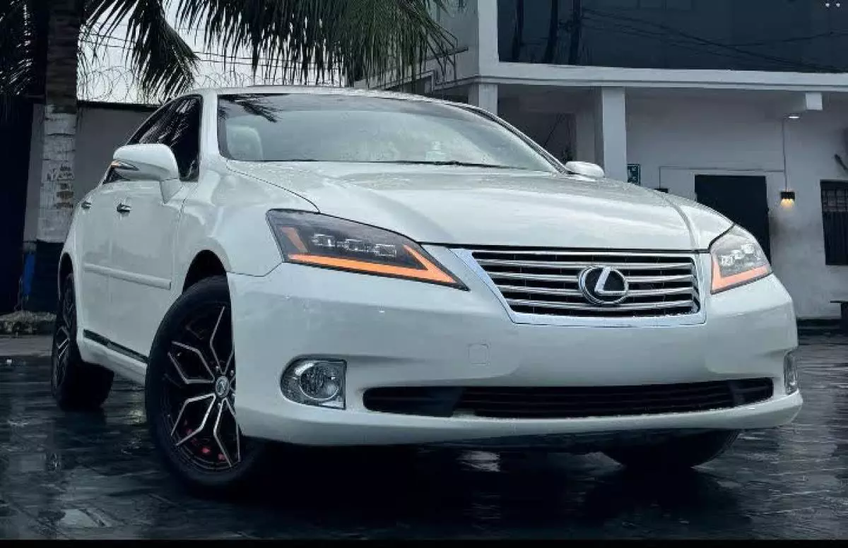 Lexus ES 350   - 2012