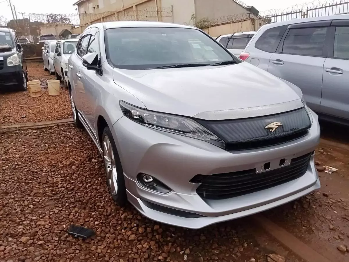 Toyota Harrier   - 2016