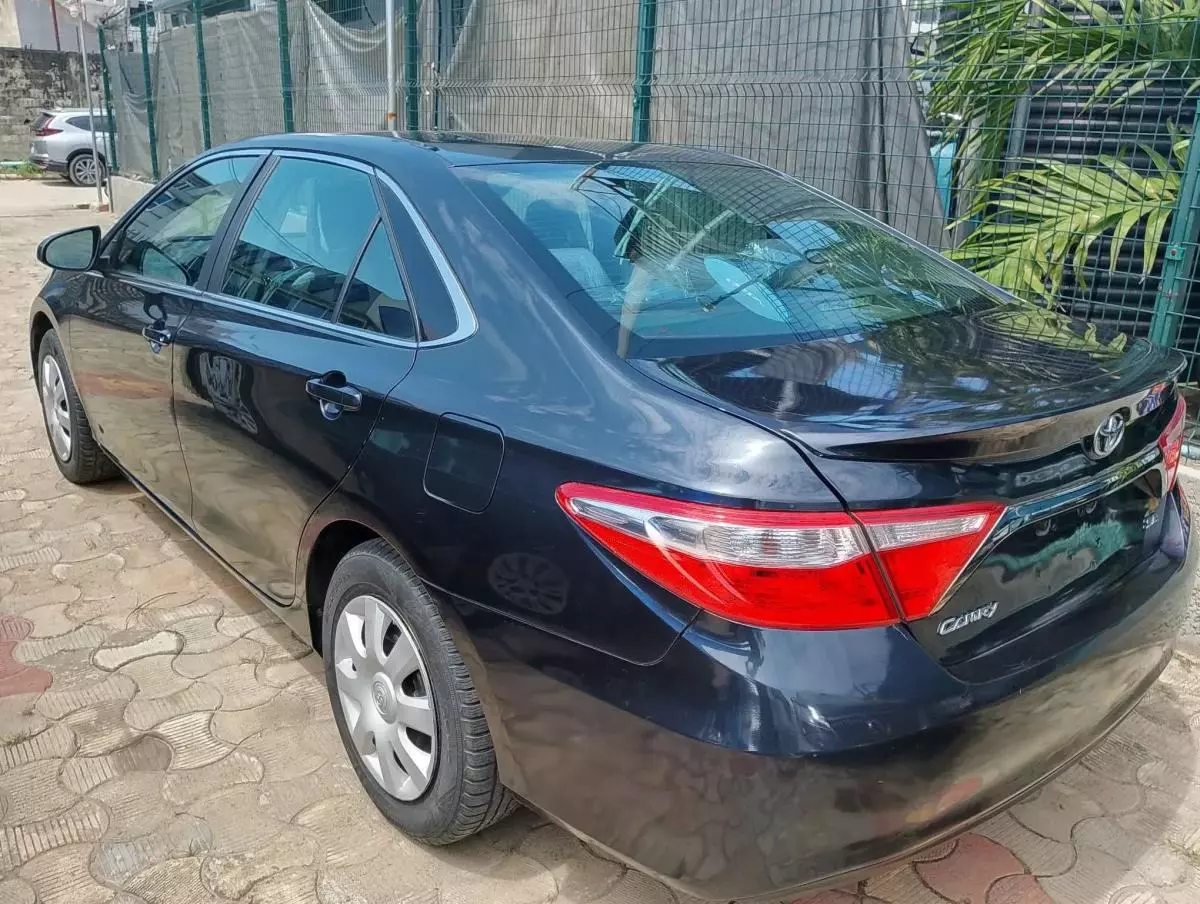 Toyota Camry   - 2016