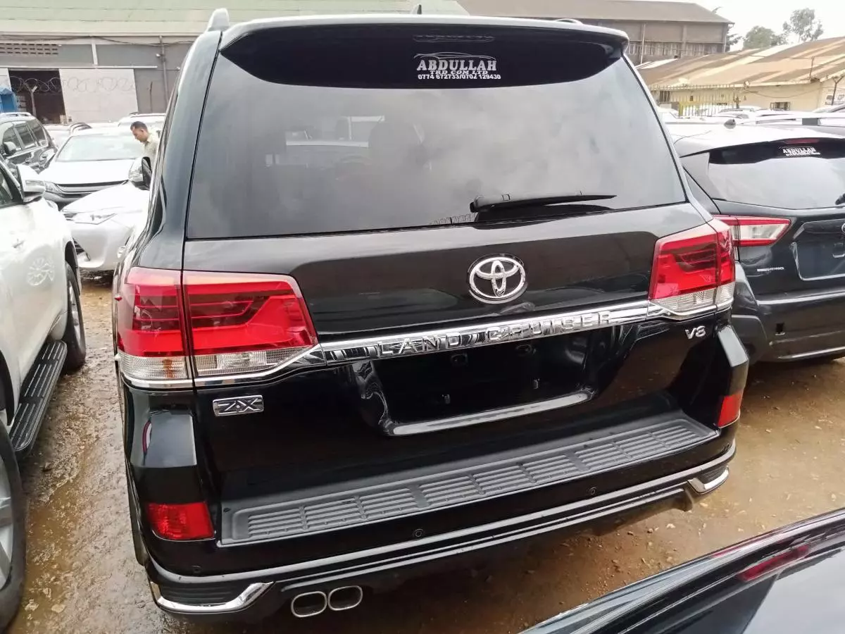 Toyota Landcruiser  V8   - 2018