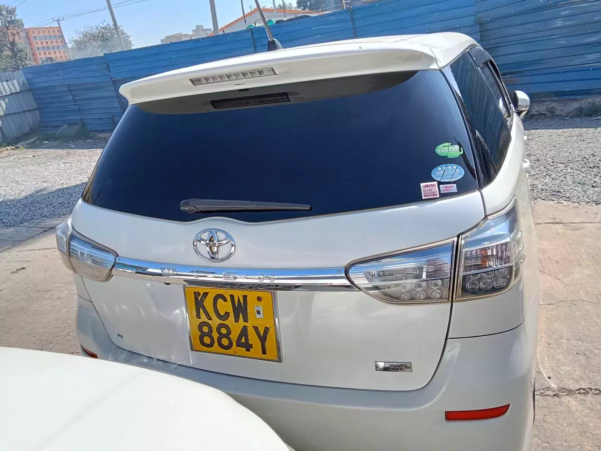 Toyota Wish   - 2013