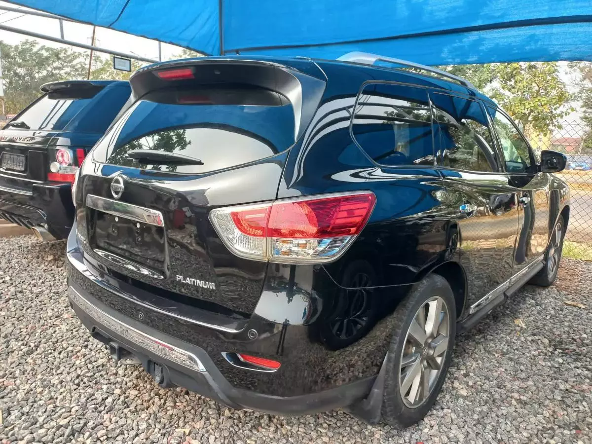 Nissan Pathfinder - 2015