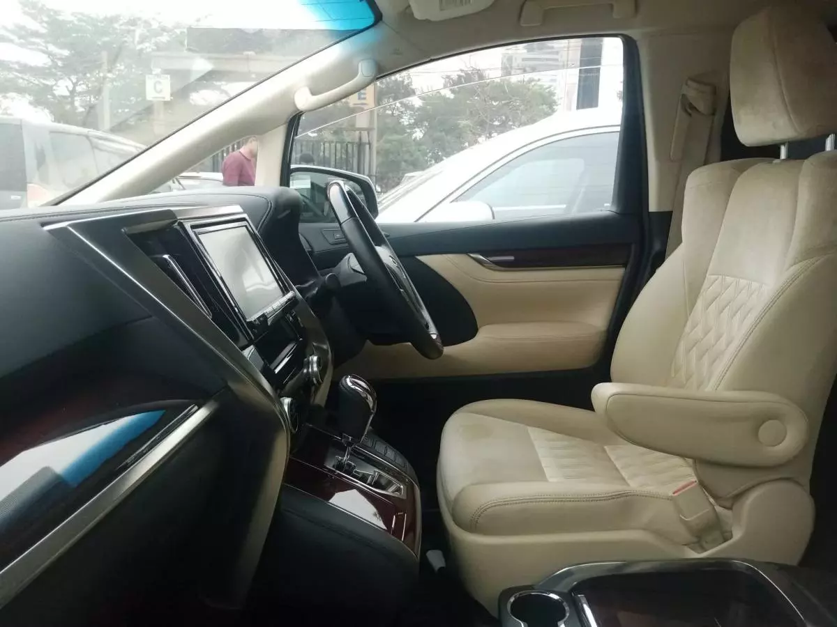 Toyota Alphard   - 2018