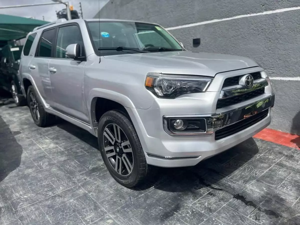 Toyota 4-Runner   - 2011