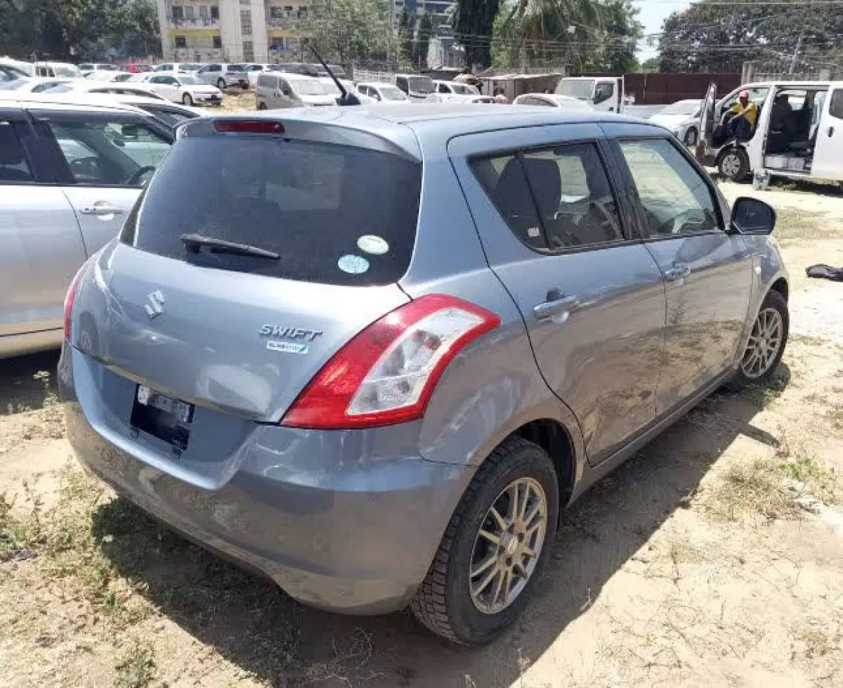 SUZUKI Swift GLX - 2016