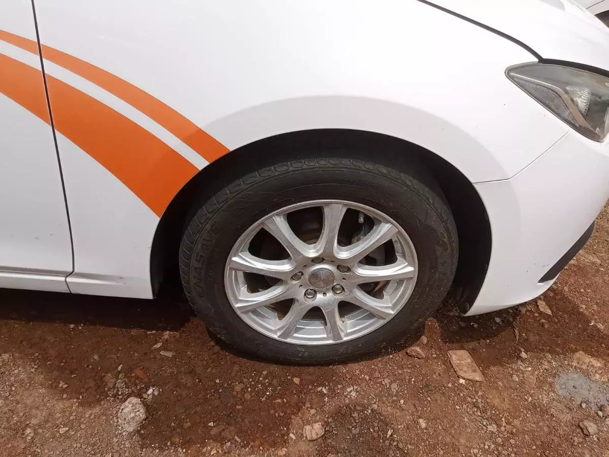 Mazda Axela  - 2015