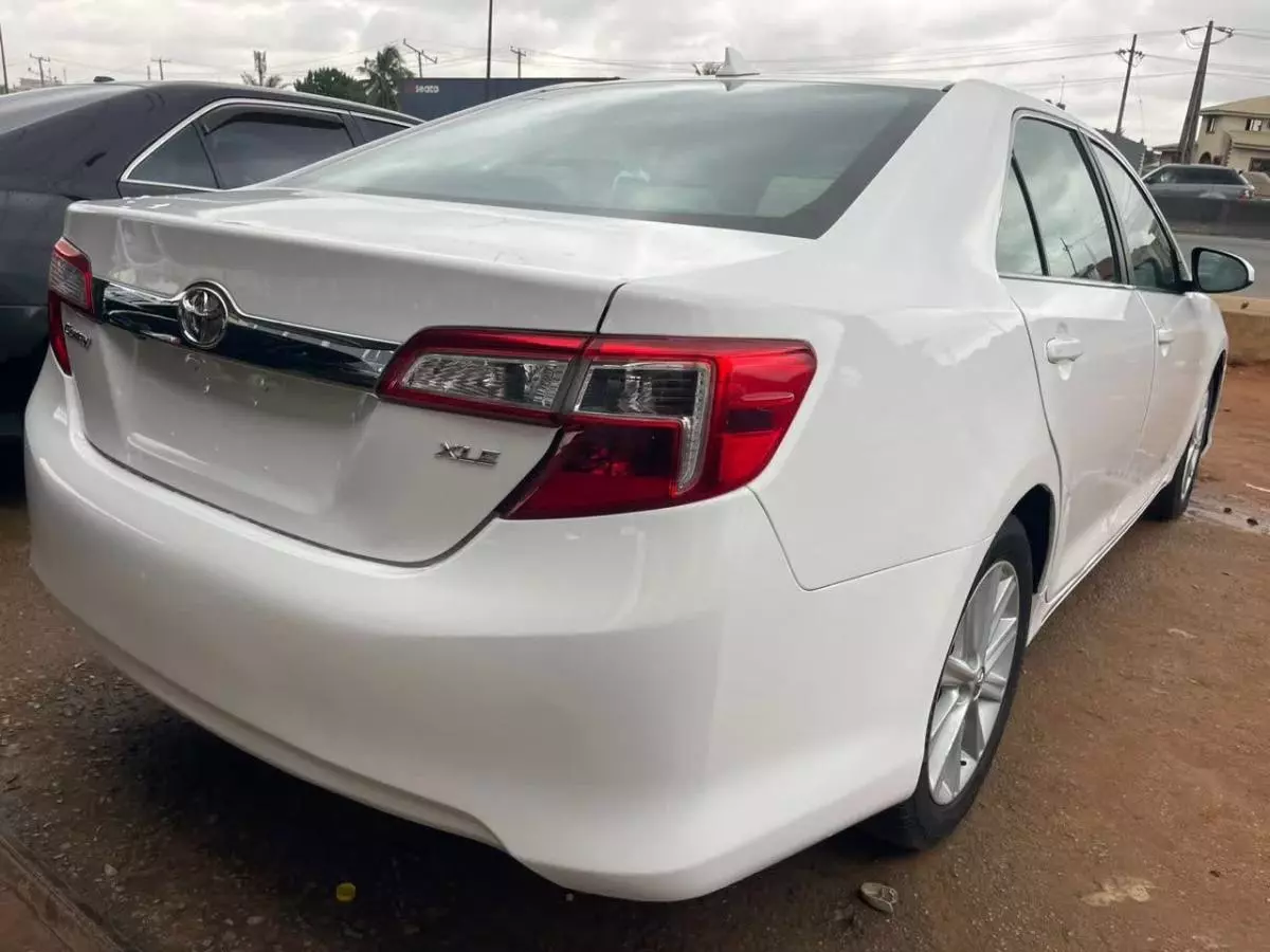 Toyota Camry   - 2014