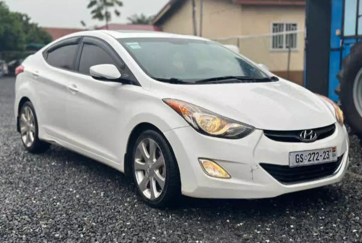 Hyundai Elantra   - 2013