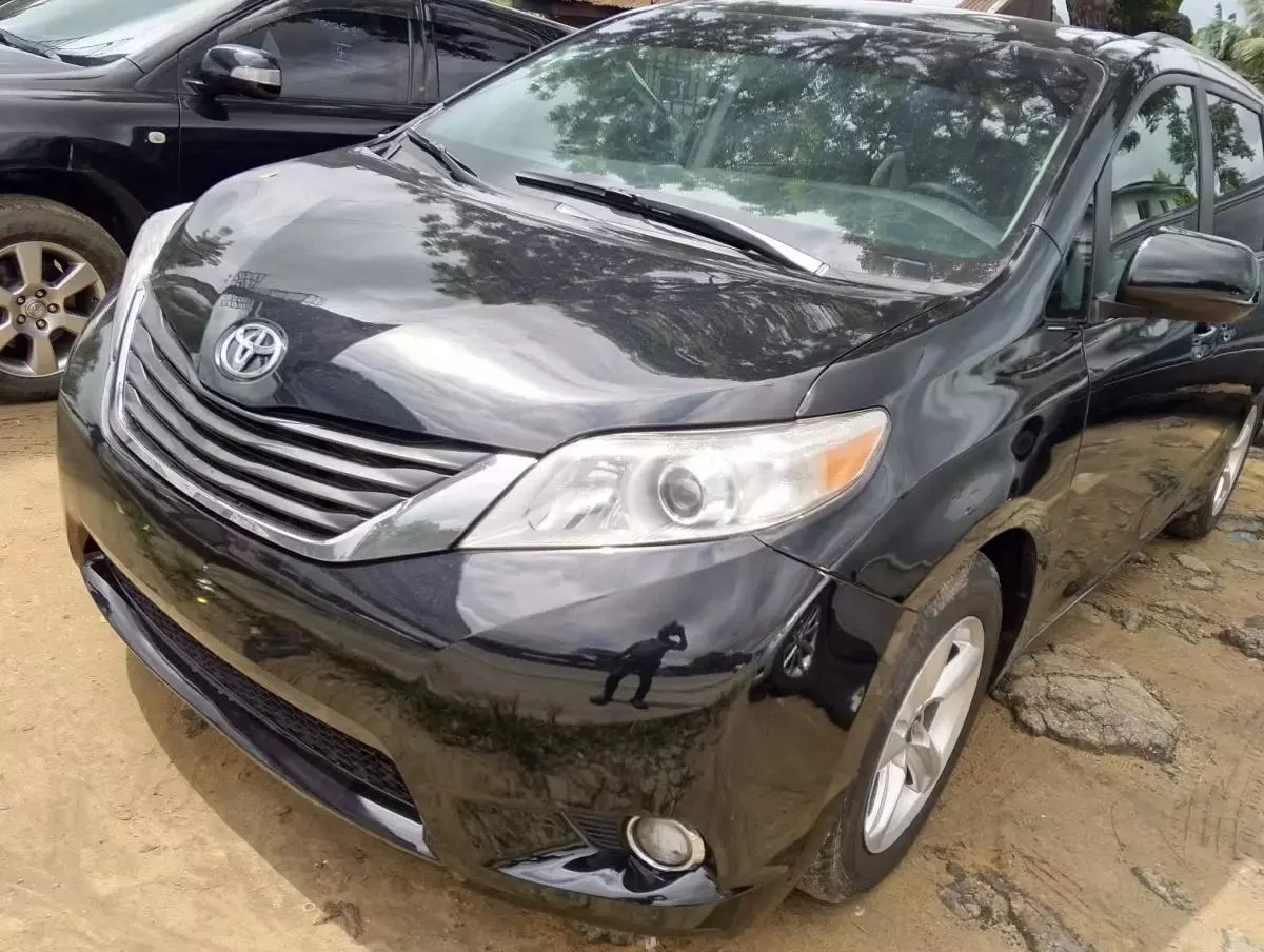 Toyota Sienna   - 2015