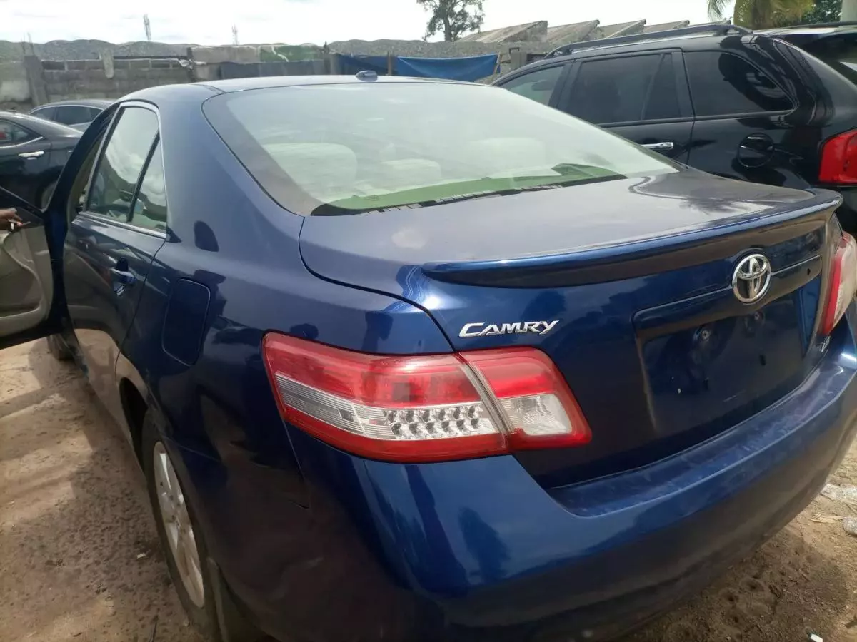 Toyota Camry - 2011