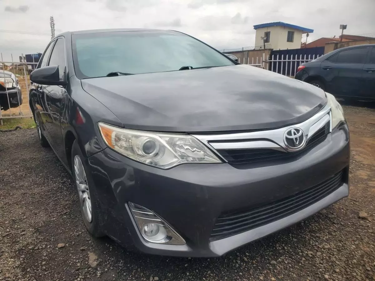 Toyota Camry   - 2014