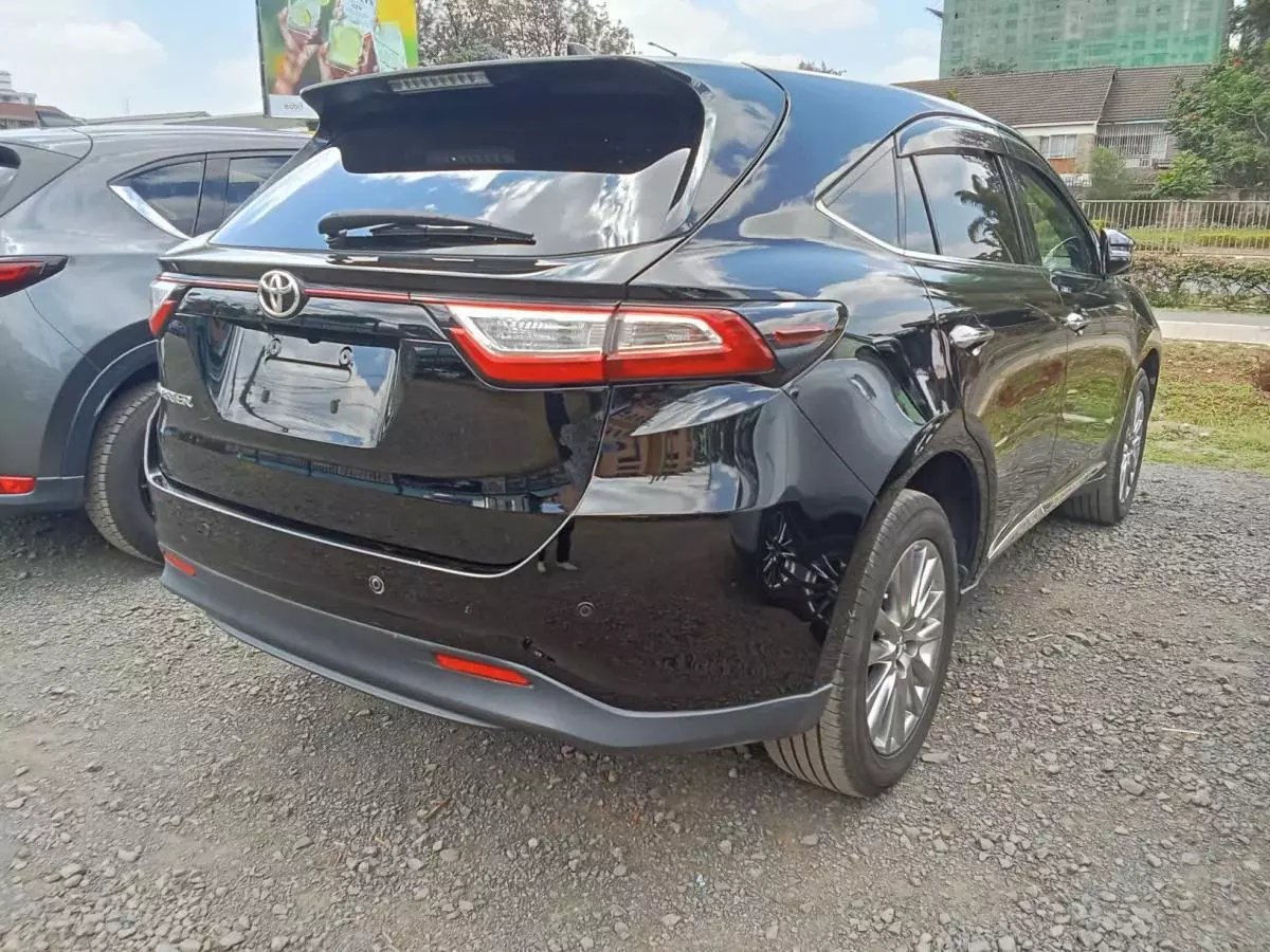 Toyota Harrier   - 2017